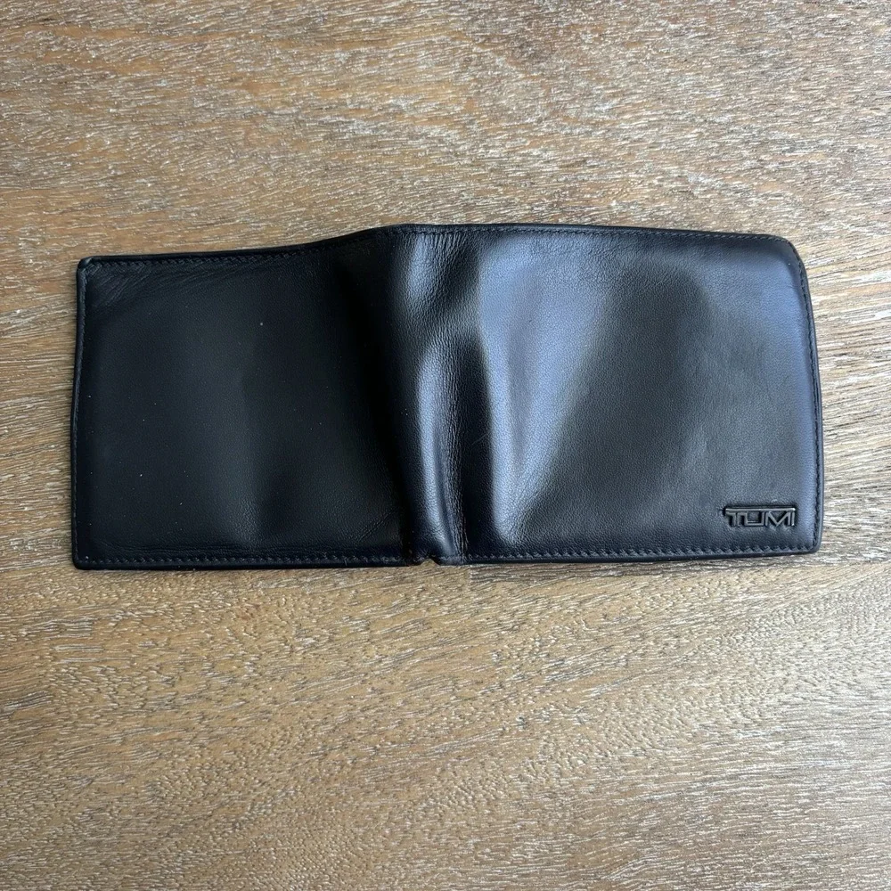 Tumi Delta Single Billfold Wallet Men's Black Leather Wallet With ID Holder